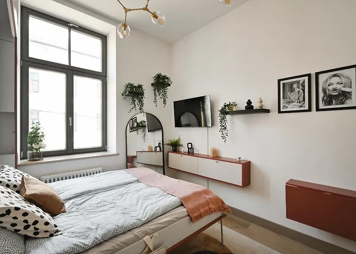 Charming And Cozy I Heart Of I New Apartment